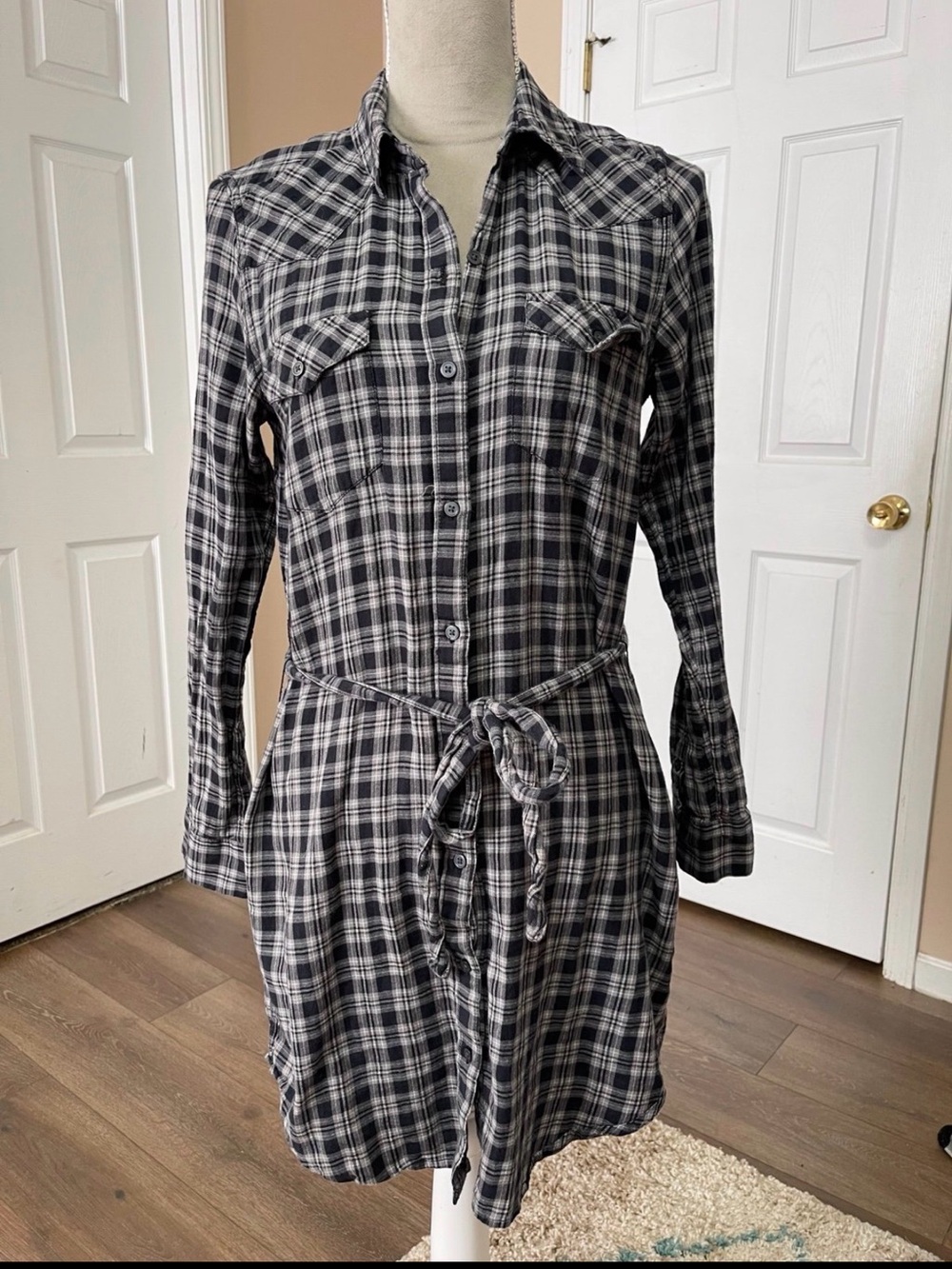 Gap plaid button down blue and gray belted shirt dress size medium ￼